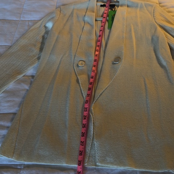 Cream merino wool jacket/cardigan.Ribbed back and sleeves contrast with the knit - Picture 9 of 10